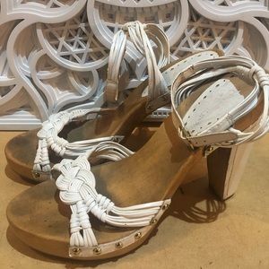 BCBGirls white & wood ankle strap 5” heels 🤍🤎